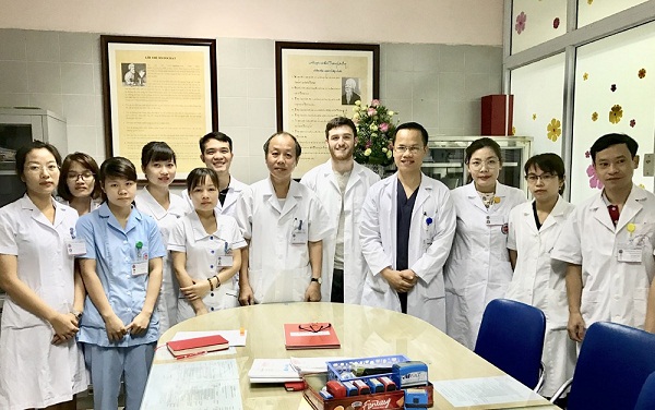 Bác sĩ từ Mỹ về Việt Nam: Tôi muốn được chữa bệnh cho người Việt