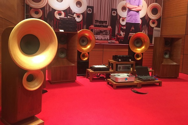 Loa Việt hút khách tại triển lãm âm thanh tiền tỷ