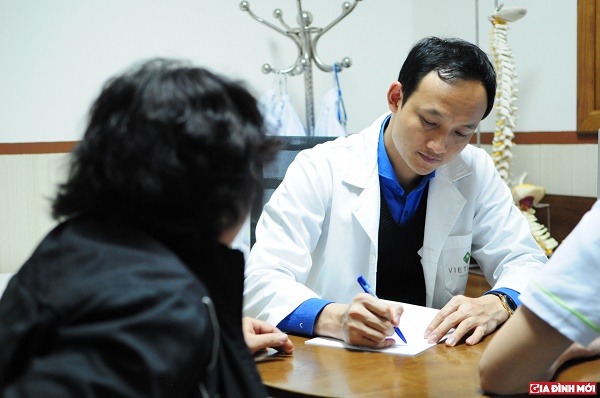 Bác sĩ Trần Quốc Khánh 