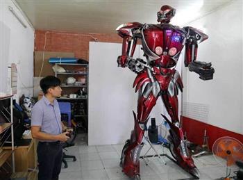 Robot made in Việt Nam ra đời... từ rác